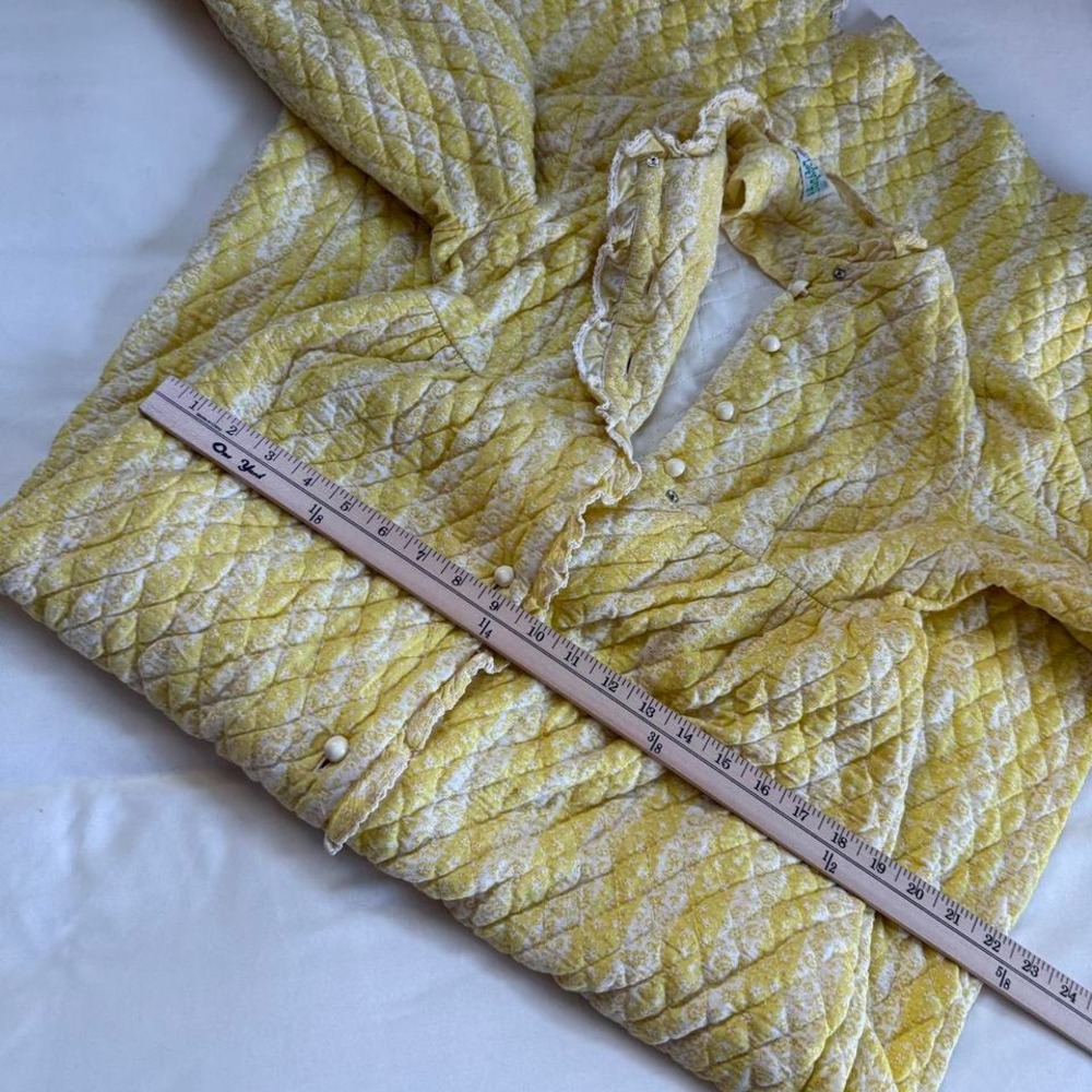 70s‎ yellow quilted house dress Ladybug brand fits like an xs - Picture 5 of 7